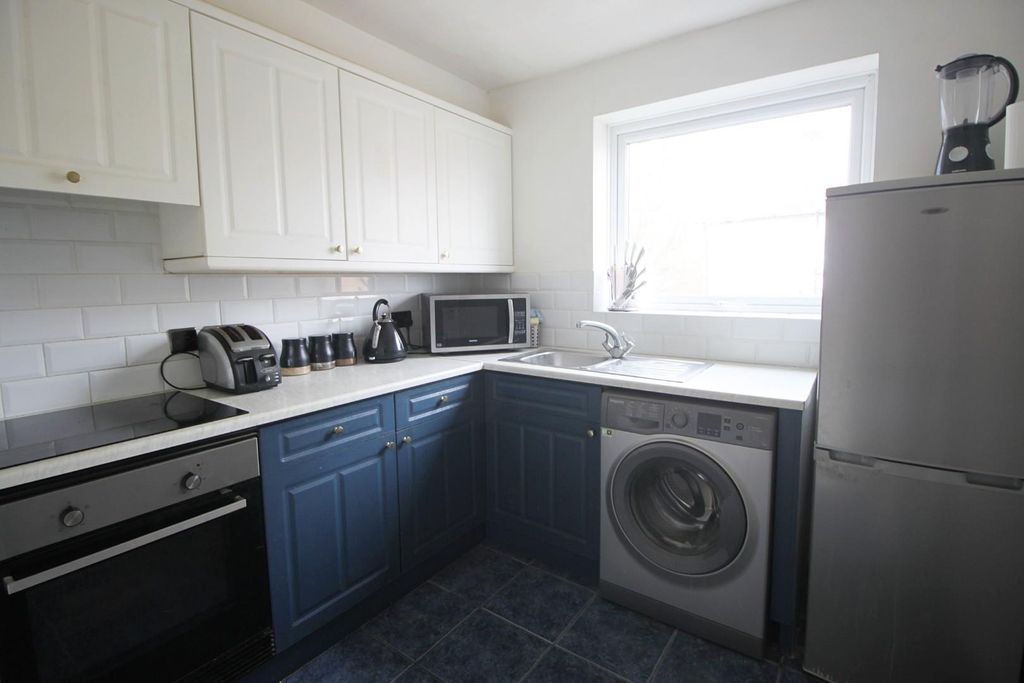 Additional image 3 of 2 bed flat for saleGrosvenor Road, Southampton SO17