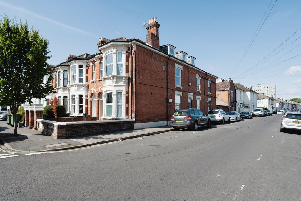 9 bed terraced house for saleSt. Davids Road, Southsea, Hampshire PO5