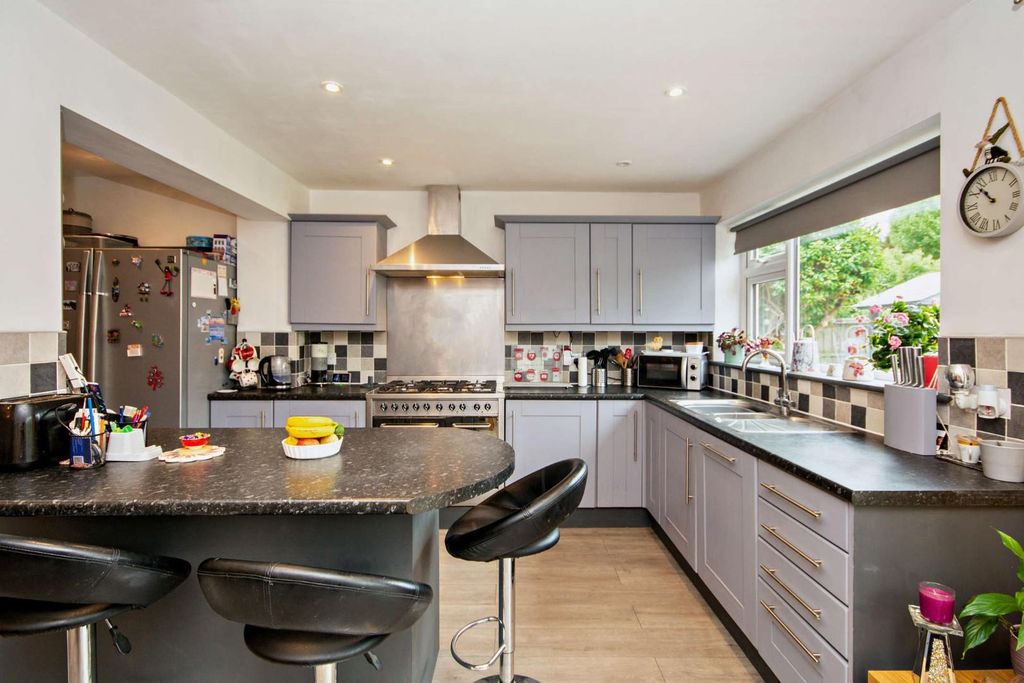 Additional image 8 of 3 bed semi-detached house for saleBrownrigg Road, Ashford TW15