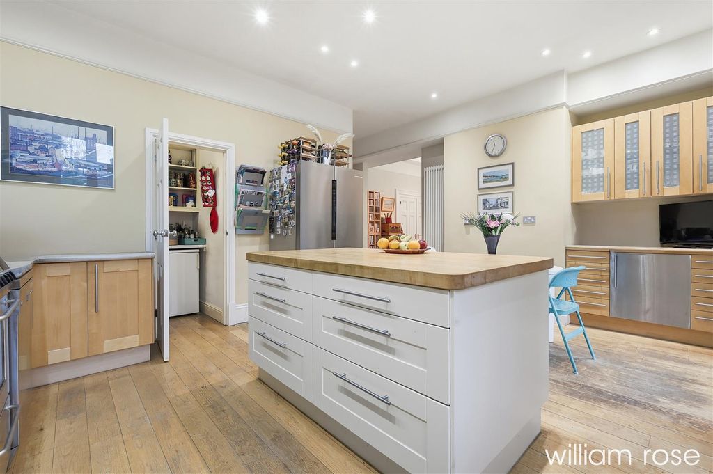 Additional image 2 of 7 bed semi-detached house for saleBroomhill Road, Woodford Green IG8