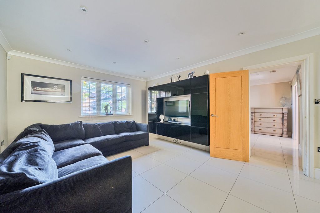 Additional image 15 of 6 bed detached house for salePyrford, Surrey GU22