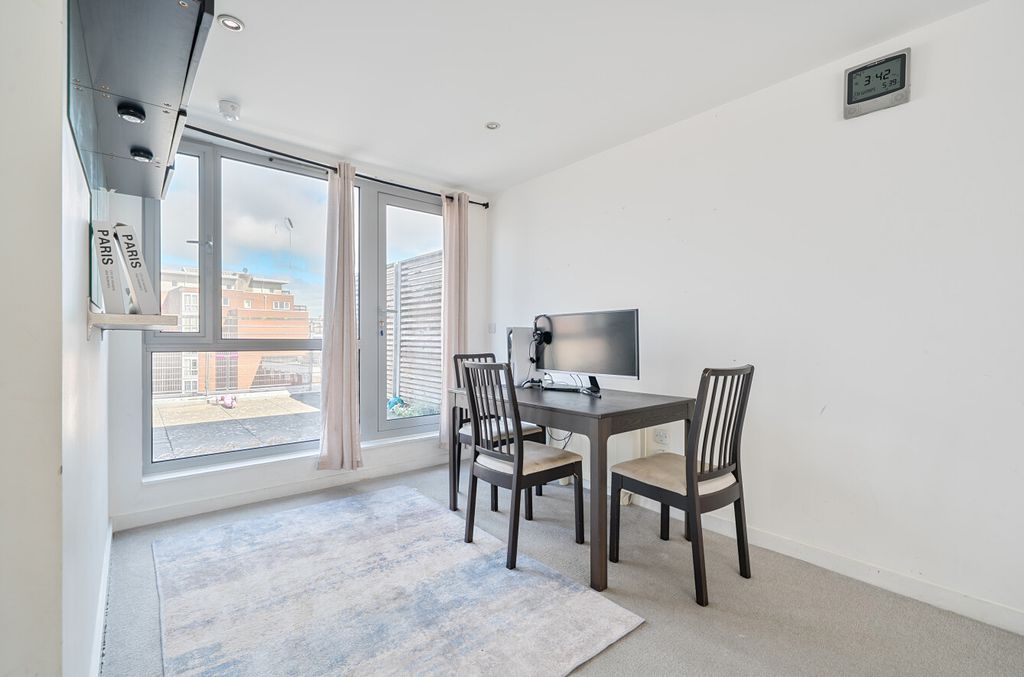 Additional image 5 of 2 bed flat for saleCross Street, Portsmouth PO1