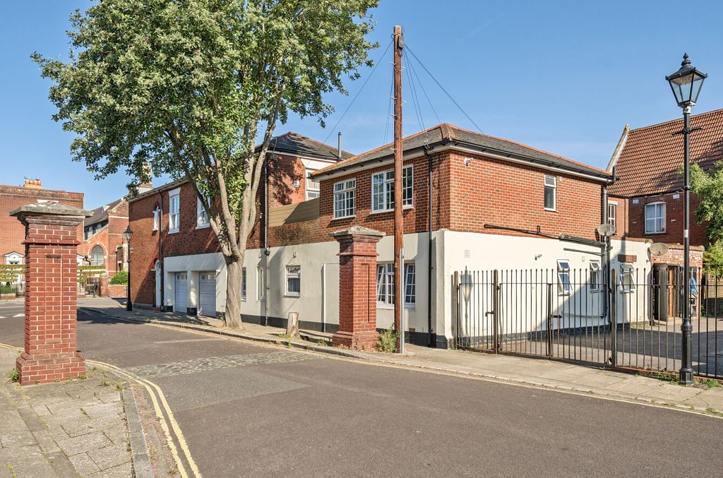 Additional image 10 of 1 bed flat for saleOld Commercial Road, Portsmouth, Hampshire PO1