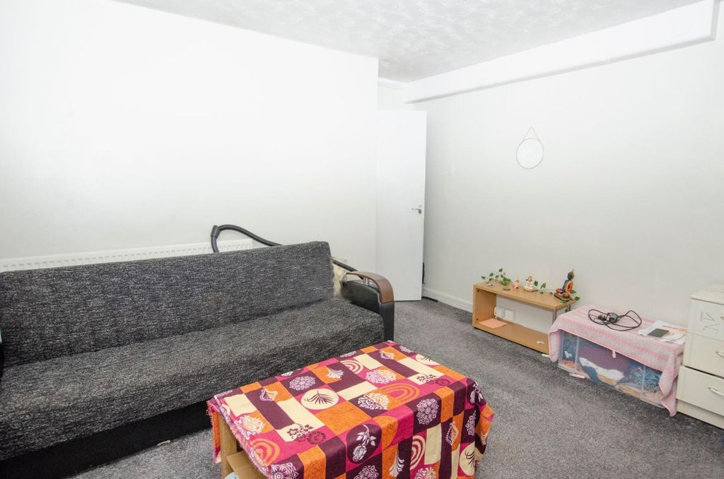 Studio for saleBaxter Road, Southampton SO19 photo 2