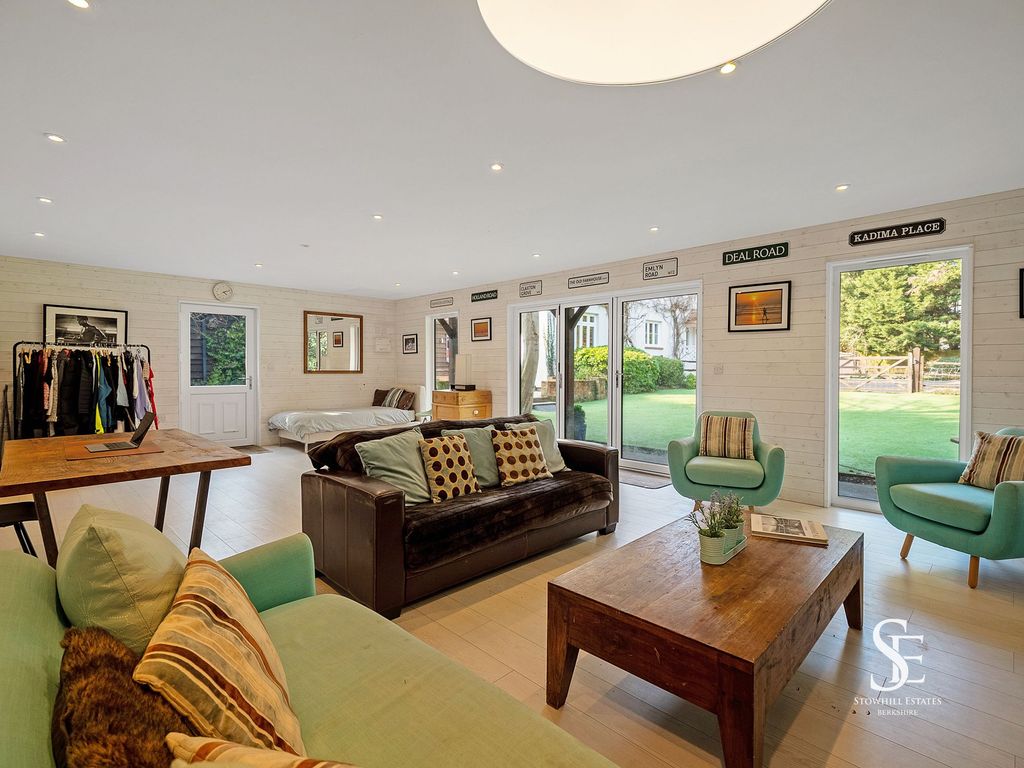 Additional image 38 of 6 bed detached house for saleEasthampstead Road, Wokingham RG40