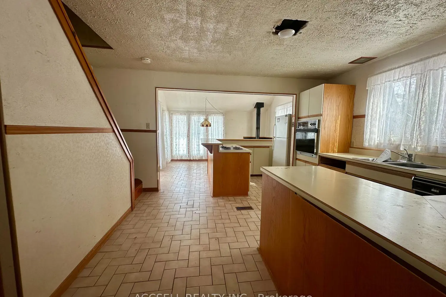 Additional image 13 of 18627 Hurontario Street