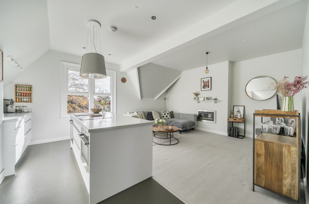Additional image 9 of 3 bed flat for saleMerton Ford, Pages Croft, Wokingham, Berkshire RG40
