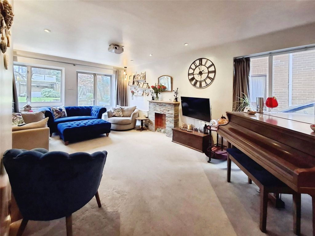 Additional image 7 of 5 bed detached house for saleColeridge Avenue, Yateley, Hampshire GU46