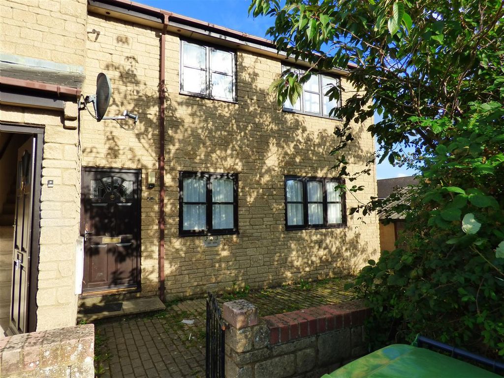 2 bed flat for saleRose Court, Gillingham SP8