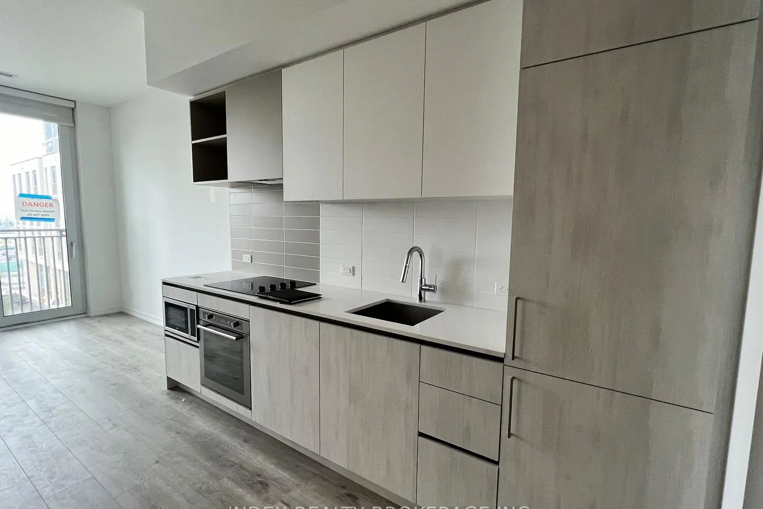 Additional image 8 of 1000 Portage Parkway 305