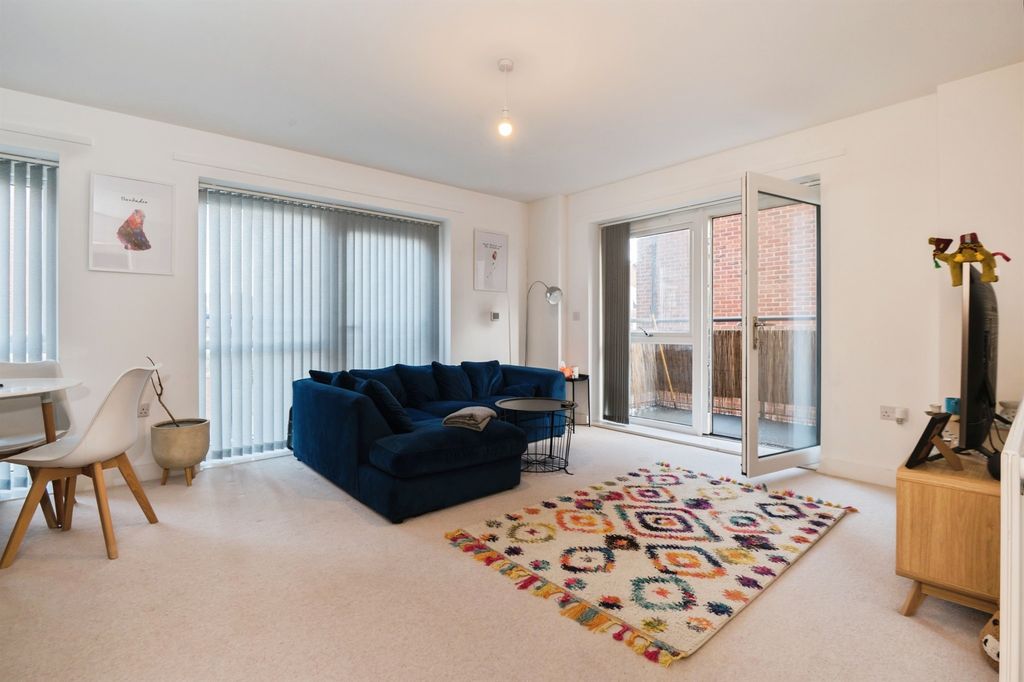 Additional image 4 of 1 bed flat for saleJohn Thornycroft Road, Southampton SO19