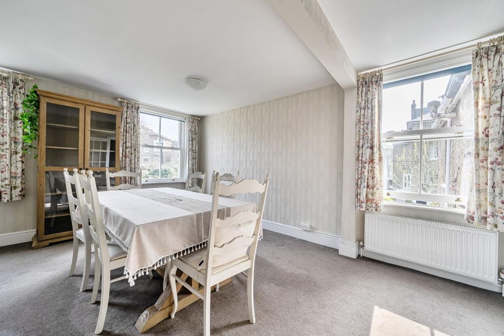Additional image 7 of 2 bed maisonette for saleDorset Road, Windsor SL4
