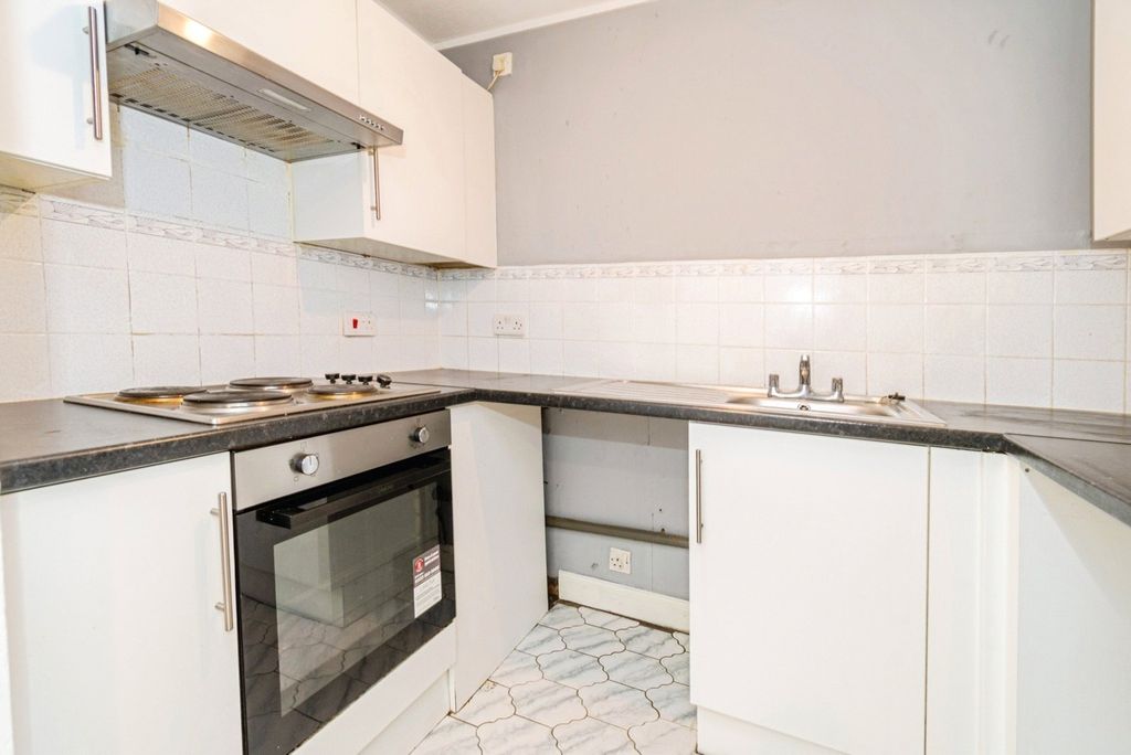 Additional image 3 of 2 bed flat for salePortswood Road, Southampton, Hampshire SO17