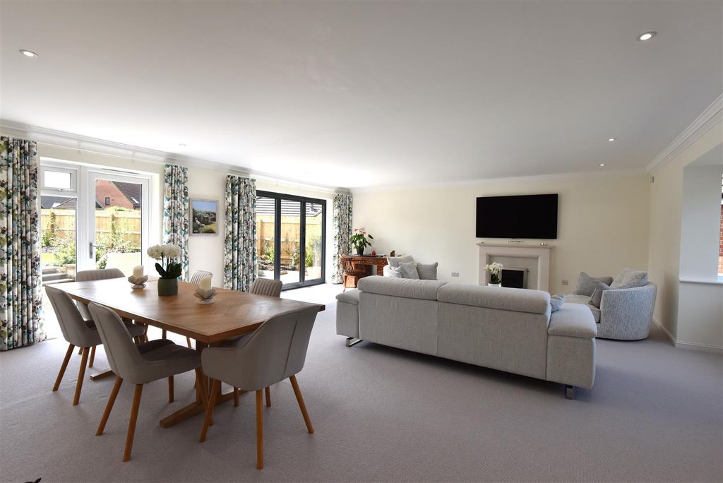 Additional image 2 of 3 bed detached bungalow for saleSwallowfields, Gillingham SP8