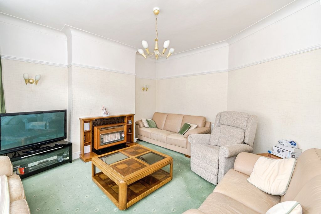 Additional image 2 of 3 bed semi-detached house for saleTwyford Avenue, Upper Shirley, Southampton, Hampshire SO15