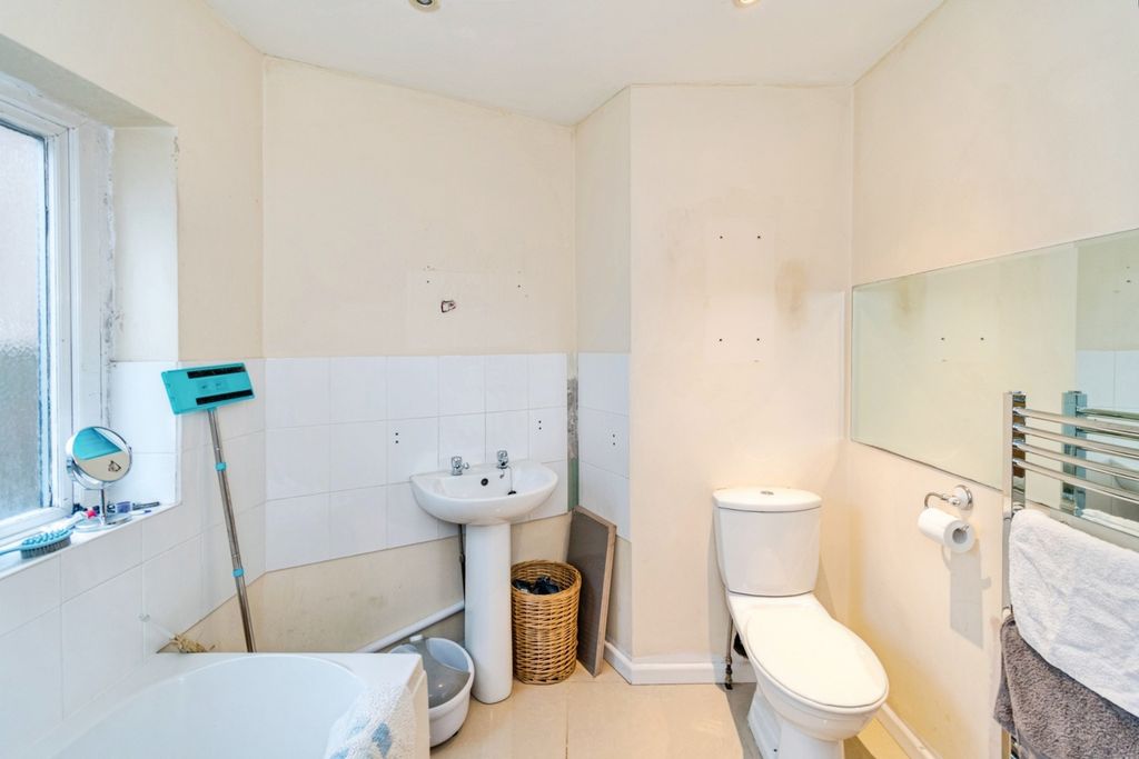 Additional image 13 of 2 bed semi-detached house for saleHollyoak Road, Southampton, Hampshire SO16