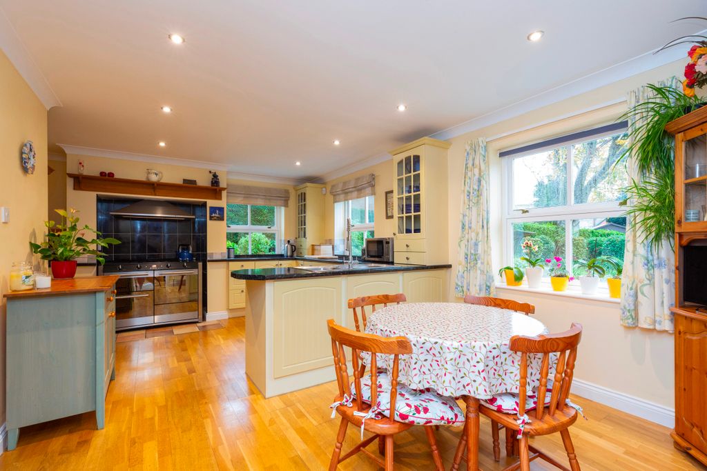 Additional image 3 of 5 bed detached house for saleOld Beech House, Le Neubourg Way, Gillingham SP8