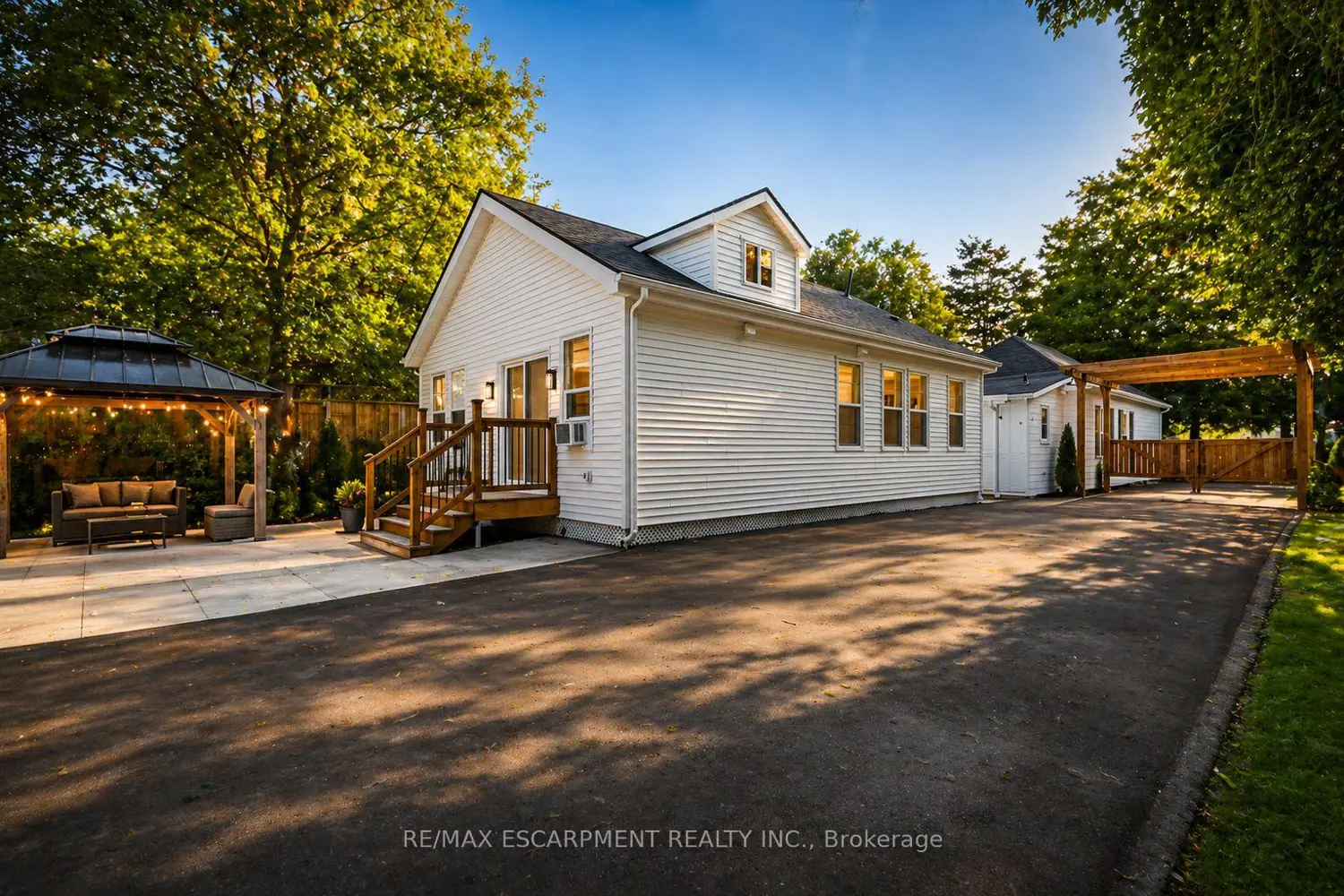 267 Davy Street photo 2