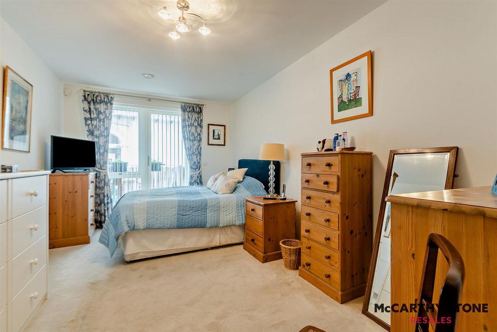 Additional image 5 of 1 bed flat for saleSouth Parade, Southsea, Hampshire PO4