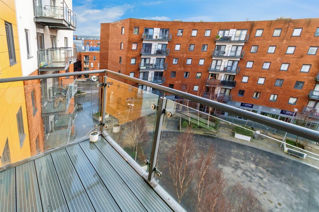Additional image 16 of 2 bed flat for saleCentenary Plaza, Southampton SO19