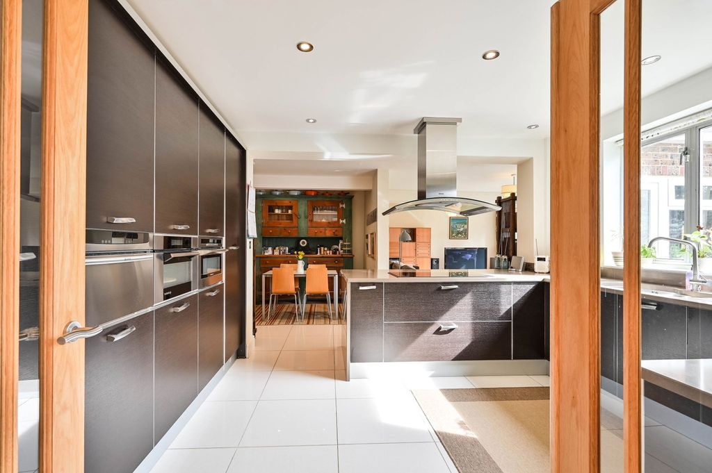 Additional image 6 of 6 bed detached house for saleFernhill Lane, Woking GU22