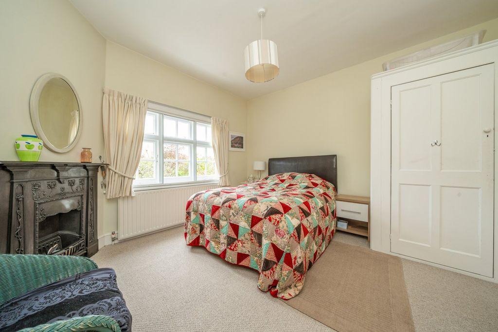 Additional image 13 of 4 bed semi-detached house for saleParkland Grove, Ashford TW15