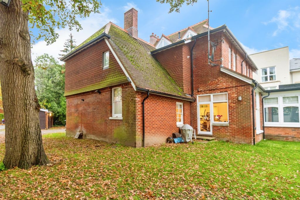 Additional image 11 of 2 bed flat for saleJames Weld Close, Southampton SO15