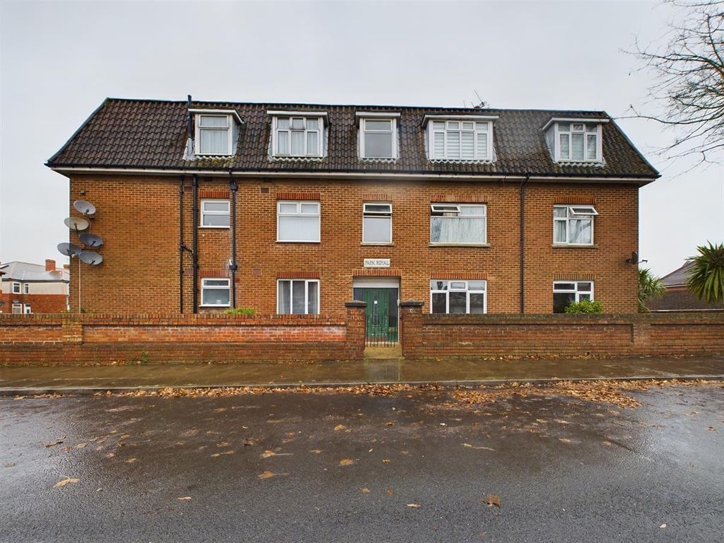 Additional image 4 of 2 bed flat for salePark Royal, Northern Parade, Portsmouth PO2