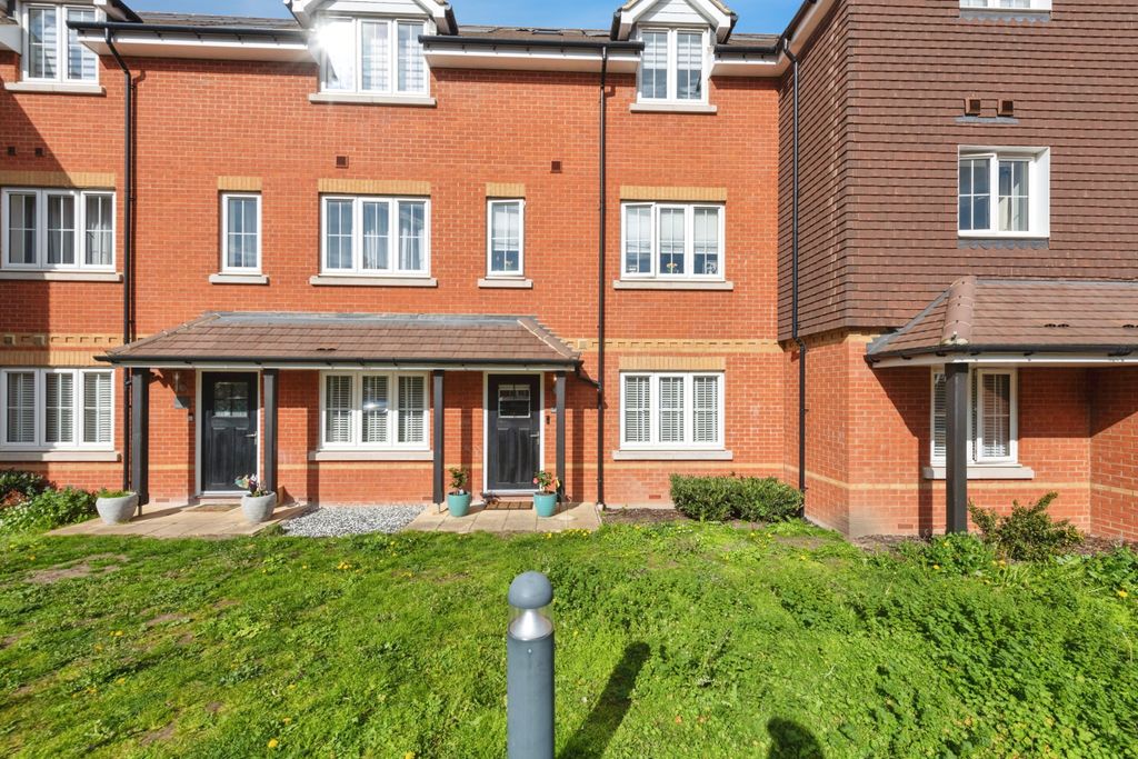 Additional image 18 of 2 bed flat for saleGatehouse Close, Ashford TW15