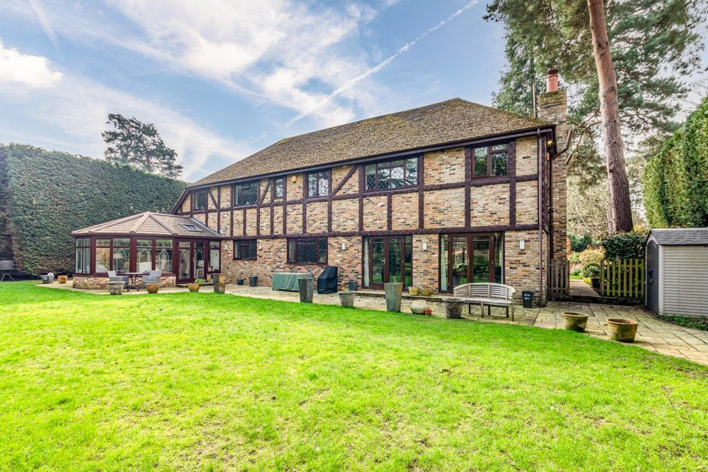 Additional image 40 of 5 bed detached house for salePyrford, Surrey GU22