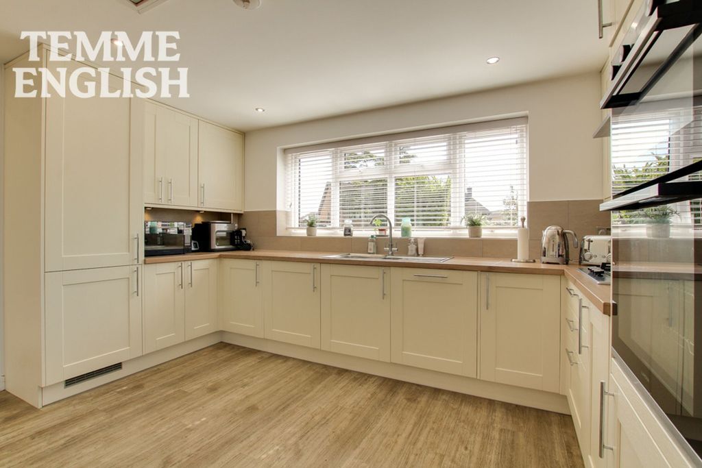 Additional image 9 of 3 bed detached bungalow for saleJersey Gardens, Wickford SS11