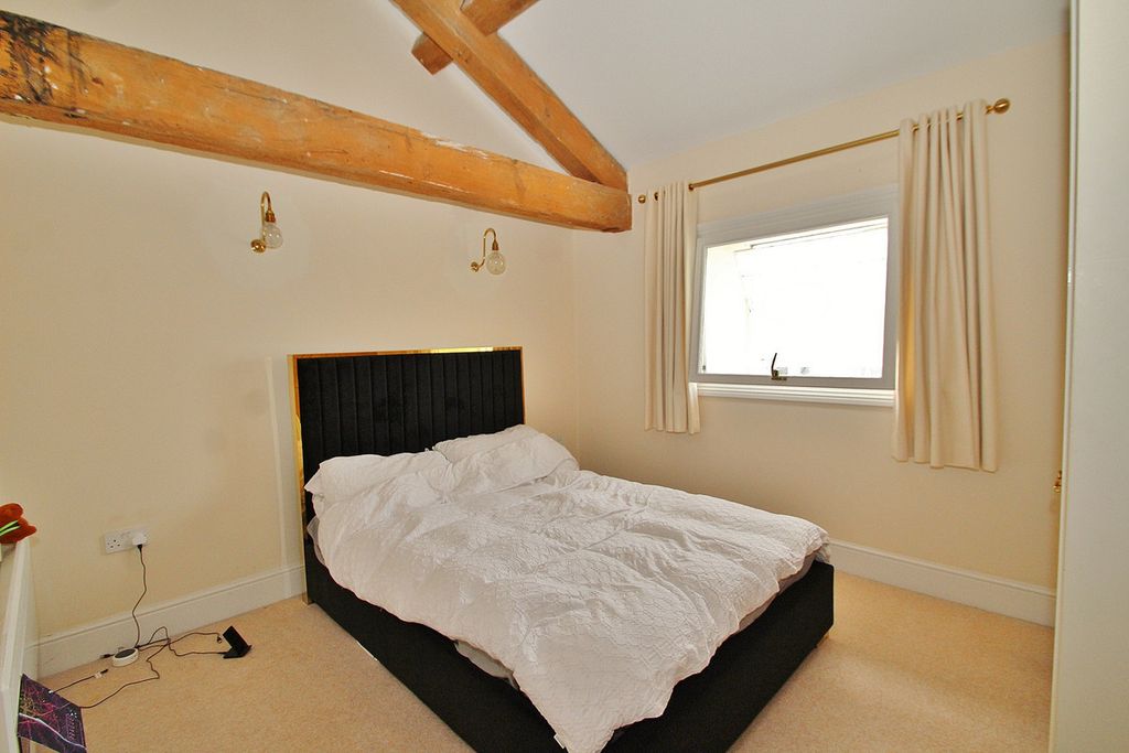 Additional image 7 of 3 bed flat for saleWoodford Mill, Witney OX28