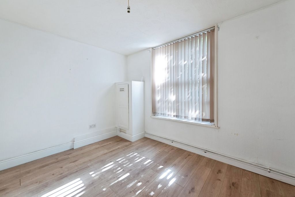 1 bed flat for saleMansbridge Road, Southampton, Hampshire SO18 photo 3