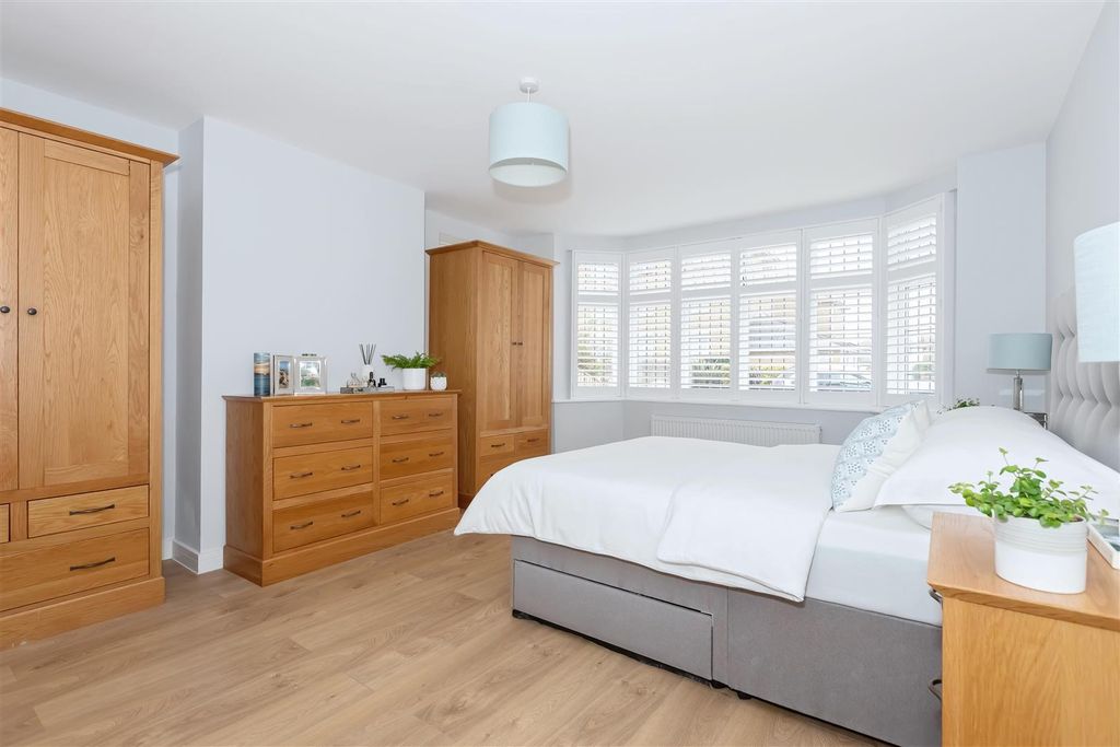 Additional image 7 of 3 bed flat for saleWallace Avenue, Worthing BN11