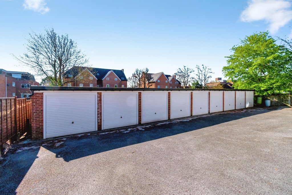 Additional image 14 of 2 bed flat for saleWinn Road, Southampton, Hampshire SO17
