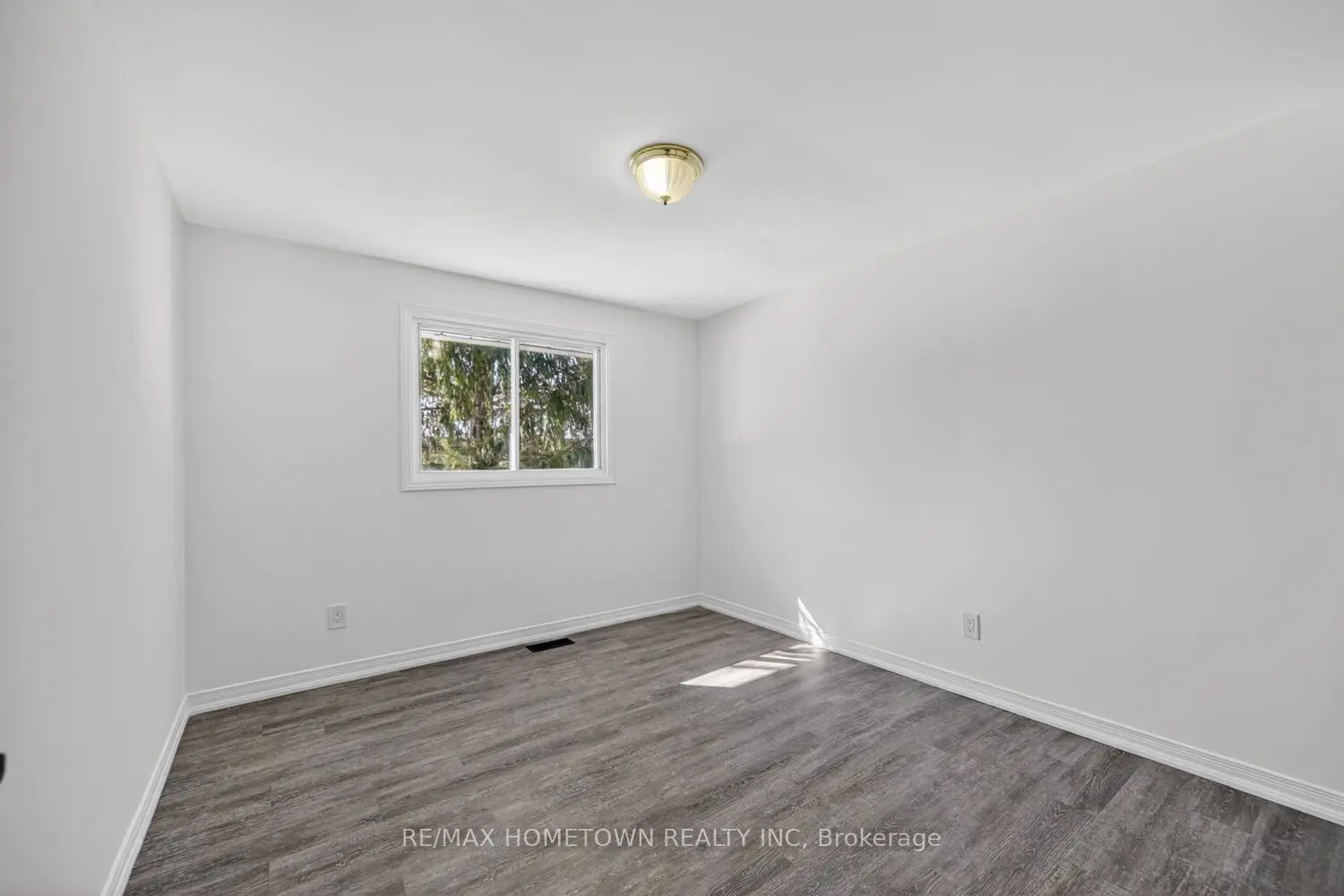 Additional image 11 of 31 Vanier Drive