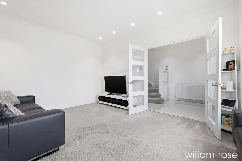 Additional image 5 of 4 bed detached house for salePrinces Avenue, Woodford Green IG8