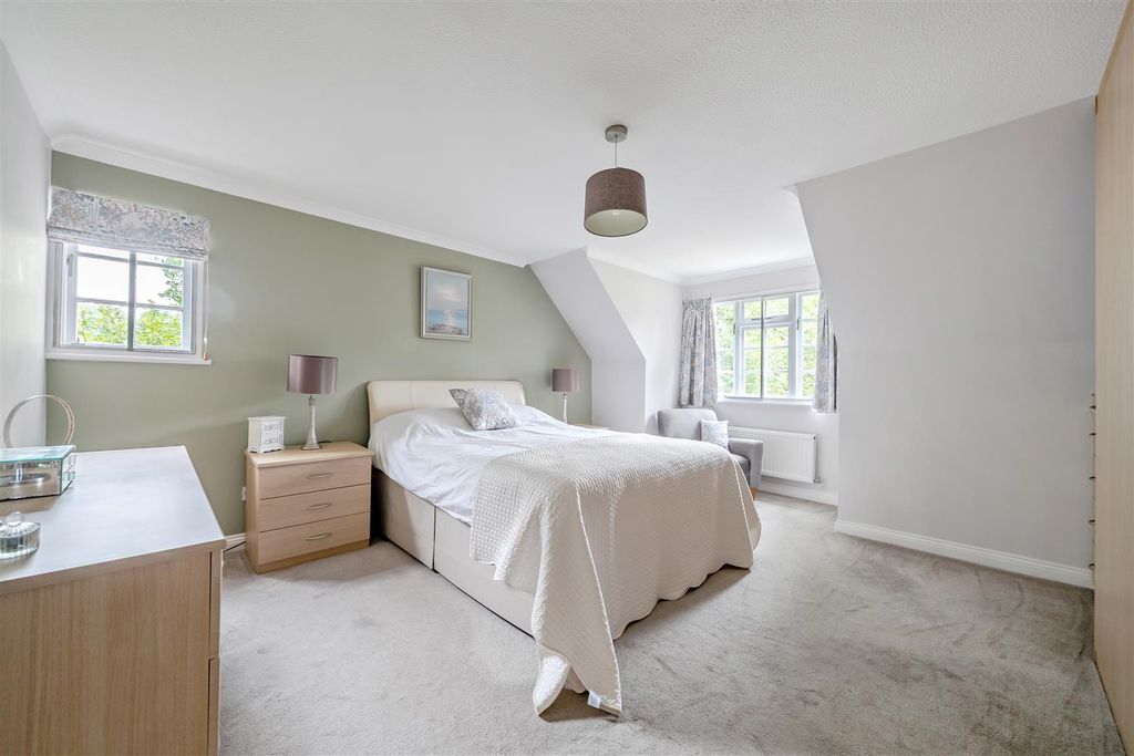 Additional image 10 of 4 bed detached house for saleCarrick Lane, Yateley, Hampshire GU46