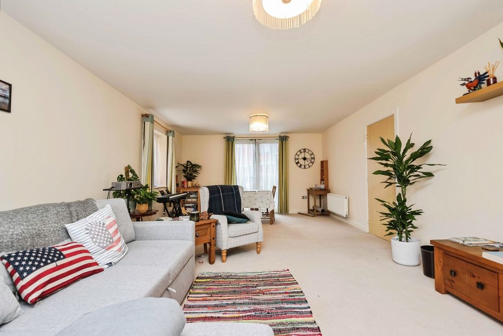 Additional image 4 of 2 bed flat for saleCrossley Road, Worcester, Worcestershire WR5