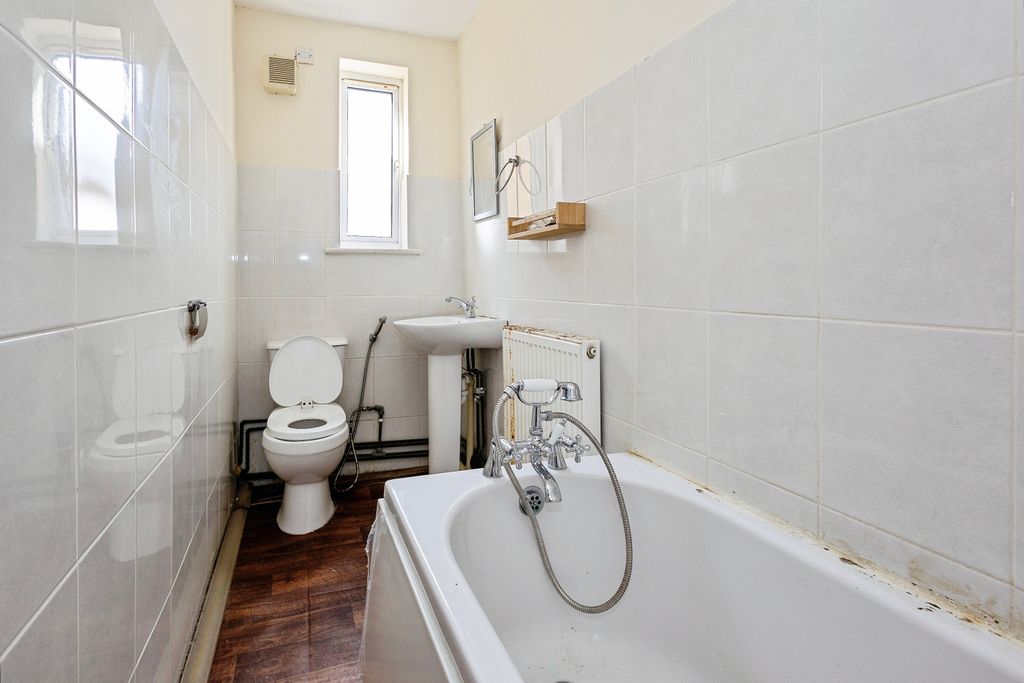 Additional image 13 of 2 bed flat for saleHighland Road, Southsea PO4