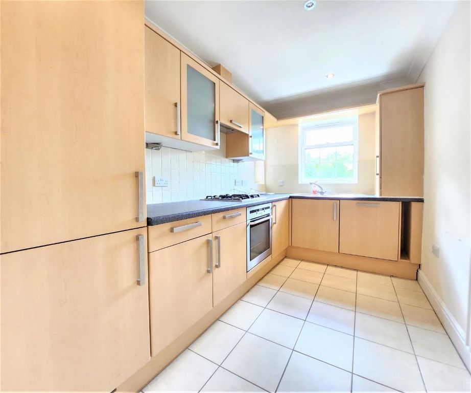 Additional image 3 of 2 bed flat for saleFinchampstead Road, Wokingham RG40