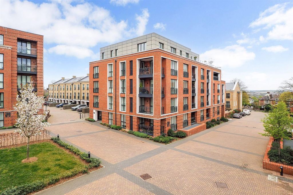 2 bed flat for saleFellowes Rise, Winchester SO22