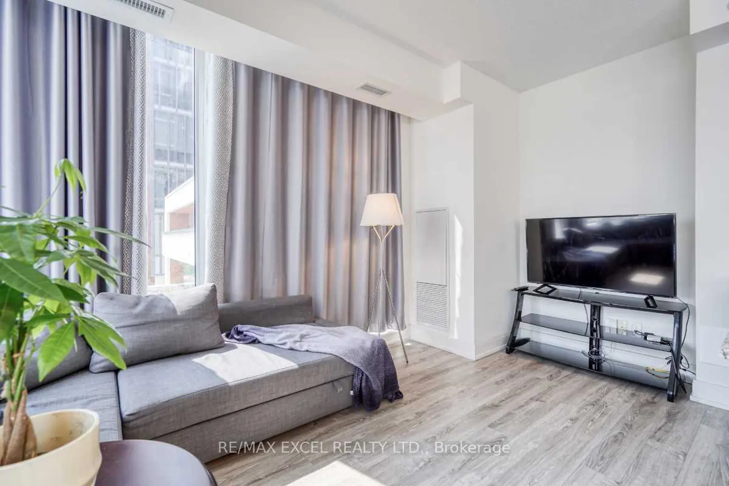 Additional image 4 of 9608 Yonge Street 202A