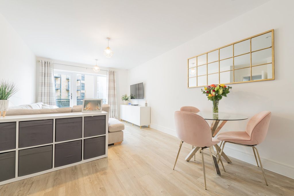 Additional image 5 of 2 bed flat for saleRiverside House, Thomas Blake Avenue, Southampton SO14