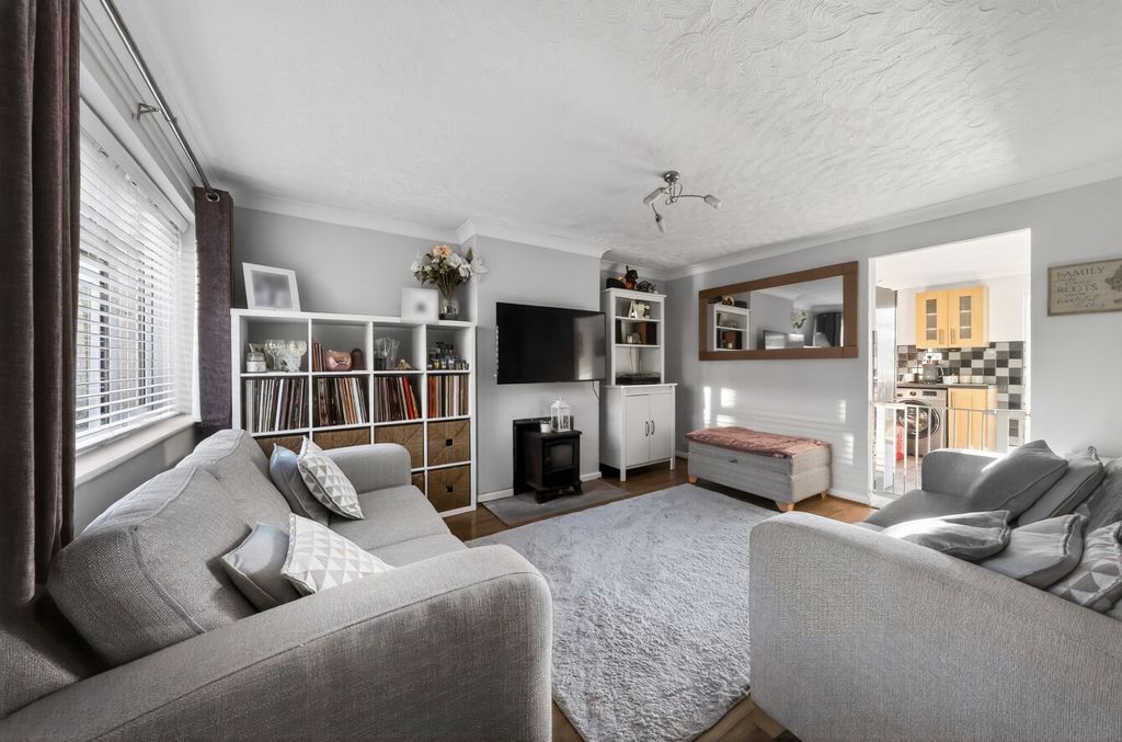 Additional image 2 of 3 bed terraced house for salePetworth Gardens, Lordswood, Southampton, Hampshire SO16
