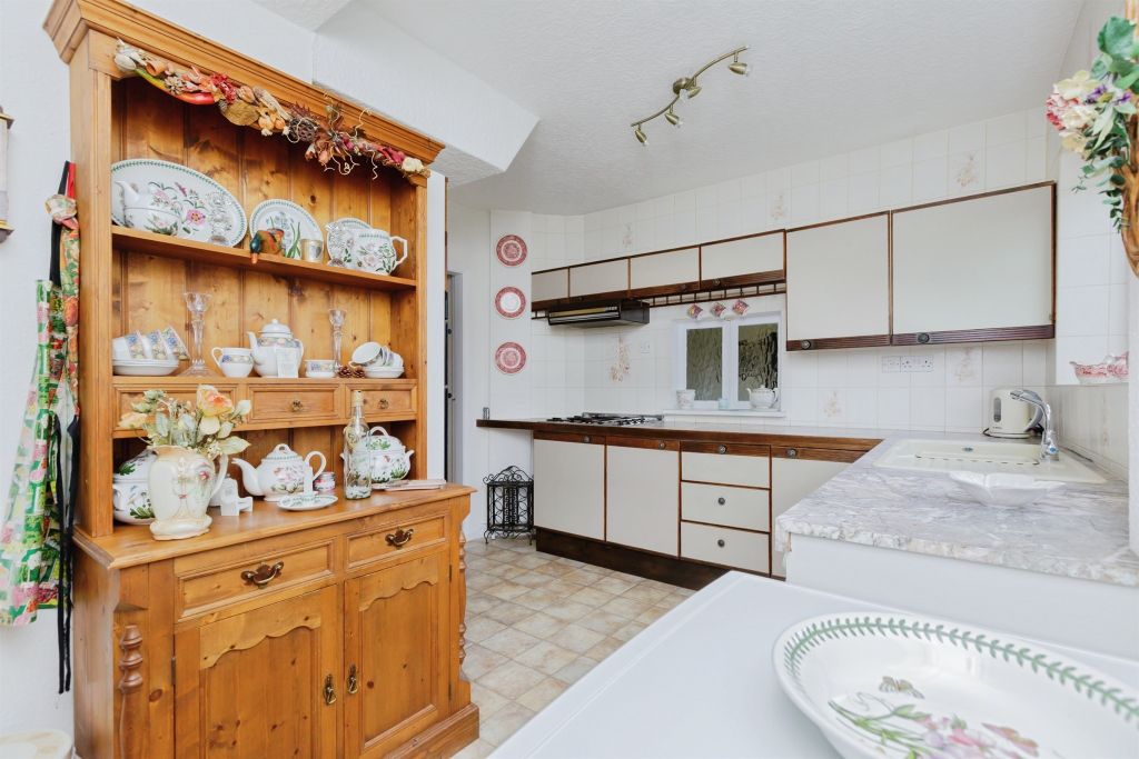 Additional image 7 of 3 bed semi-detached house for saleKew Drive, Oadby, Leicester LE2
