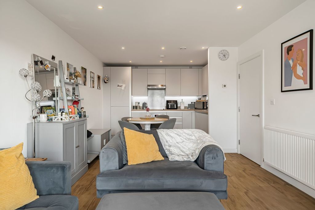 Additional image 4 of 2 bed flat for salePalmer Court, Pitcher Lane, Ashford TW15