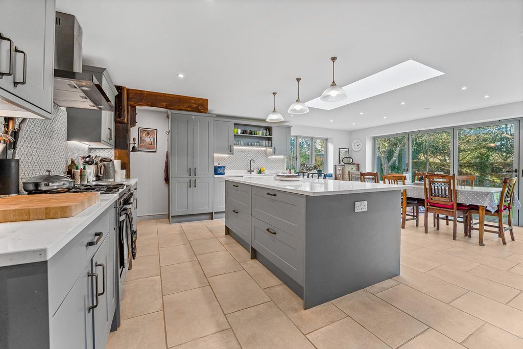 Additional image 3 of 5 bed property for saleShipton Road, Woodstock OX20