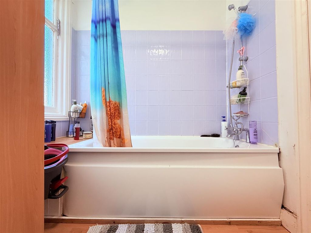 Additional image 10 of 3 bed flat for saleWoodthorpe Road, Ashford TW15