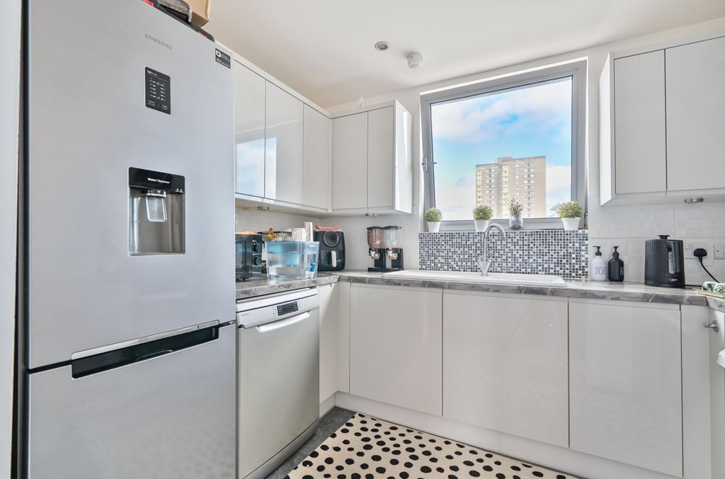 Additional image 10 of 2 bed flat for saleCross Street, Portsmouth PO1
